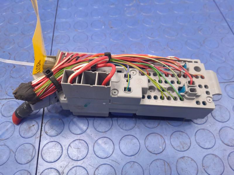 2018 BMW 740I Cabin Fuse Box