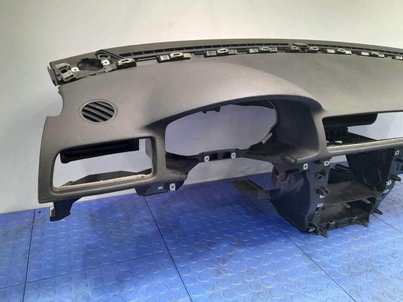 2014 Volkswagen Passat Dash Panel