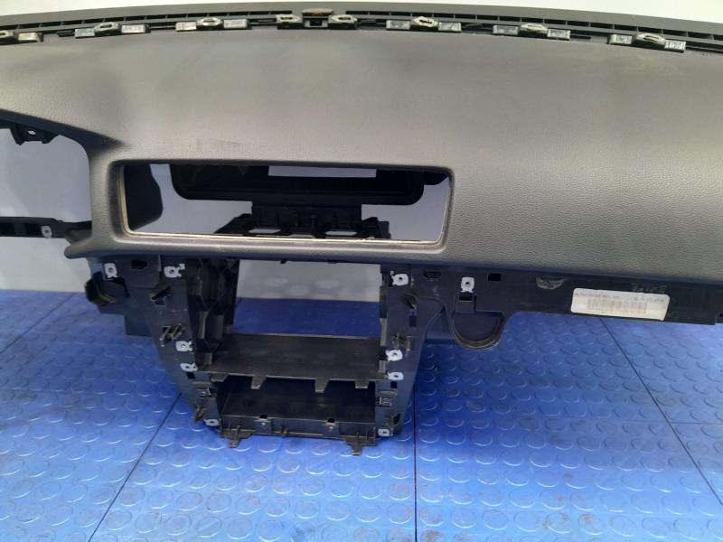 2014 Volkswagen Passat Dash Panel