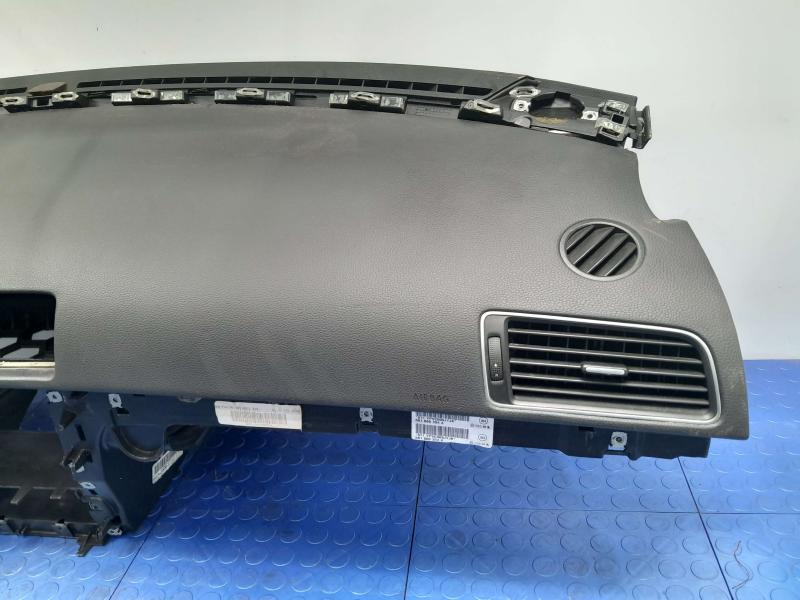 2014 Volkswagen Passat Dash Panel