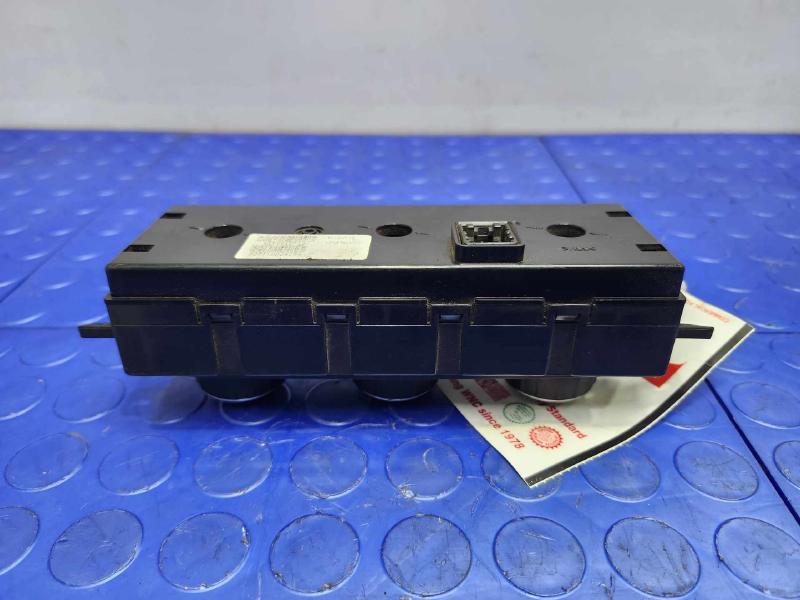 2009 Volkswagen Routan Heater A/C Control
