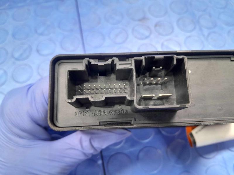 2013 Cadillac ATS Door Lock Control Module Genuine OEM Part 13578782