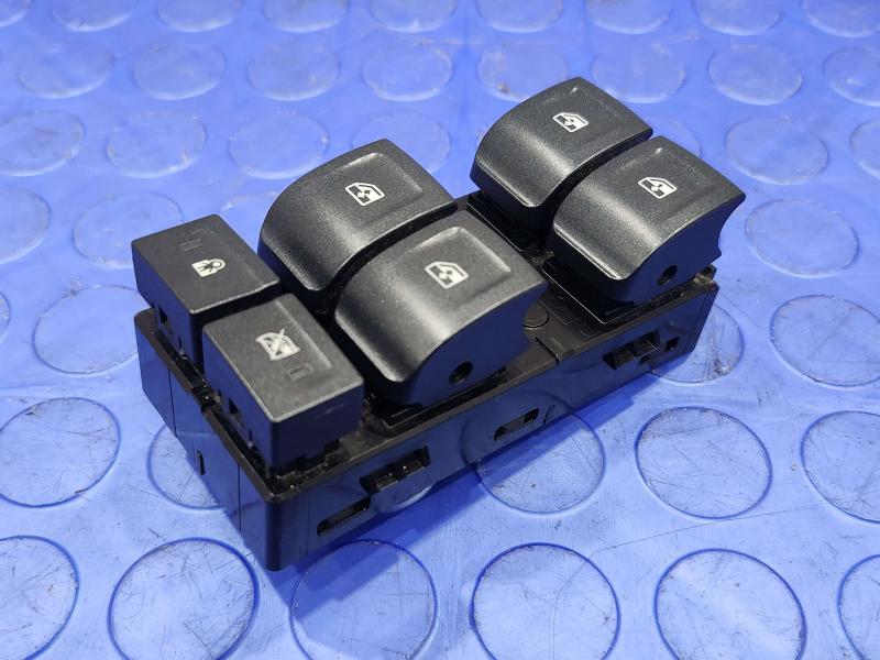 2015 GMC Yukon XL Door Switch Front