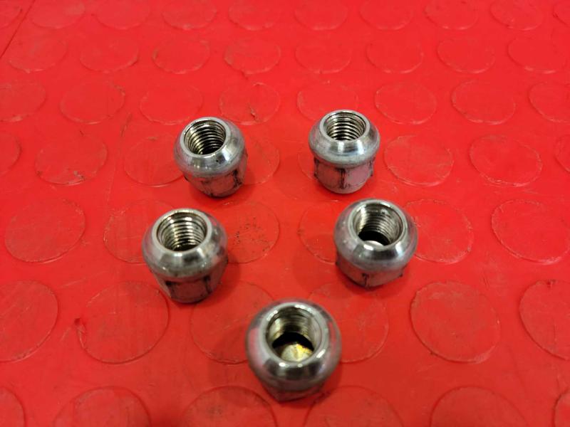 2016 Acura MDX Lug Nuts