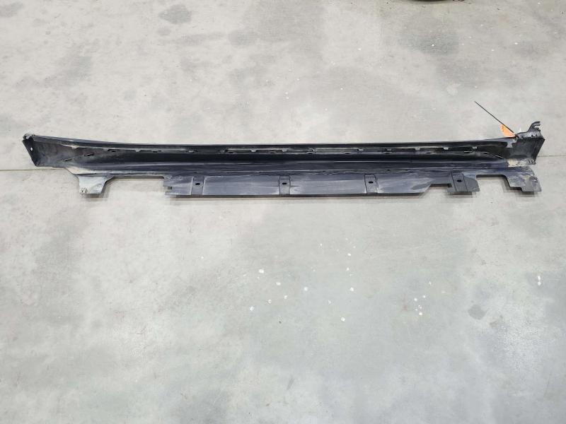 2017 BMW X1 Rocker Moulding