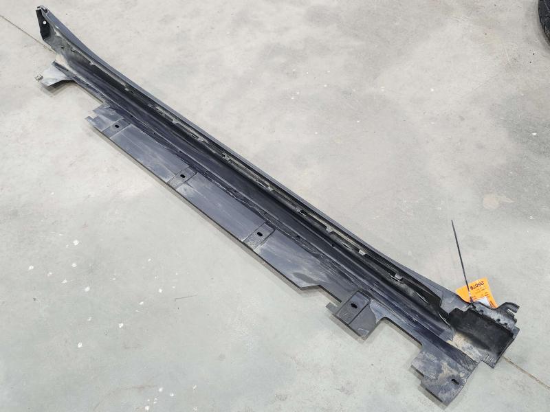 2017 BMW X1 Rocker Moulding