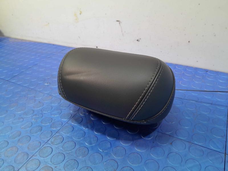 2015 Chrysler 200 Headrest