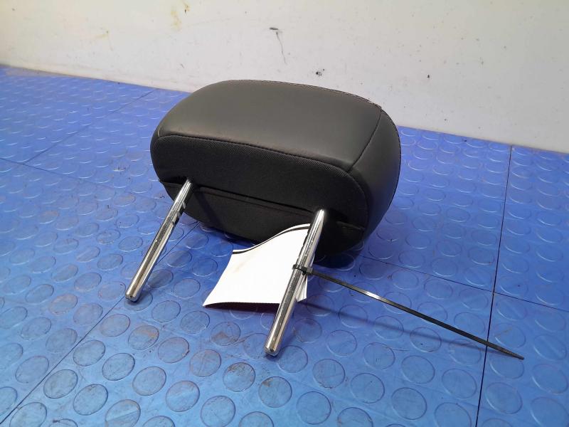 2015 Chrysler 200 Headrest