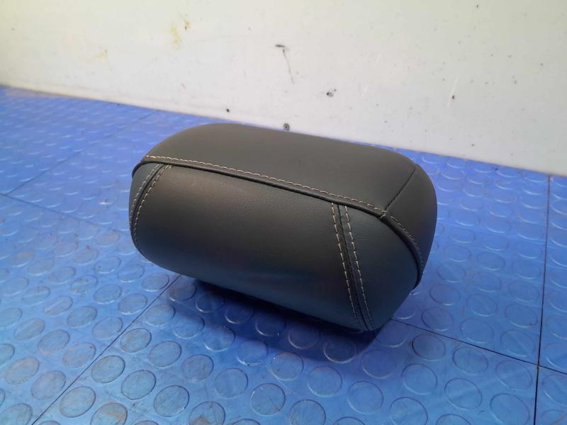 2015 Chrysler 200 Headrest