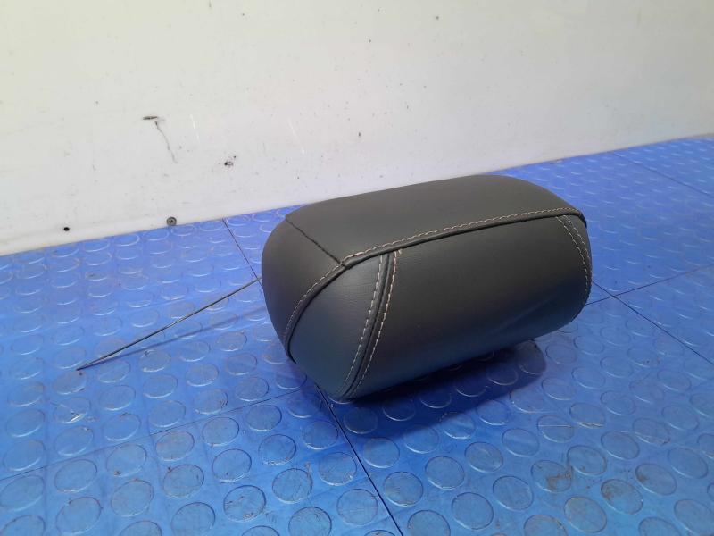 2015 Chrysler 200 Headrest