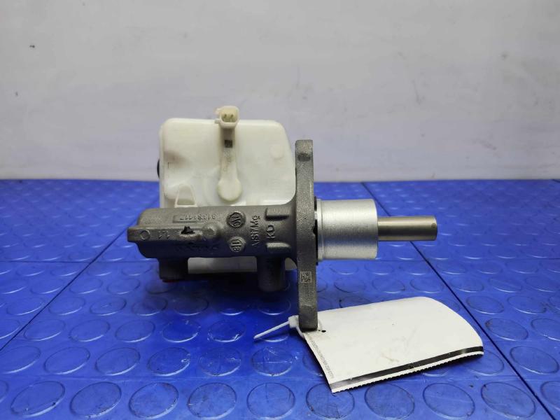 2017-2018 Volvo S90 V90 Brake Master Cylinder Assembly Genuine OEM 360125256
