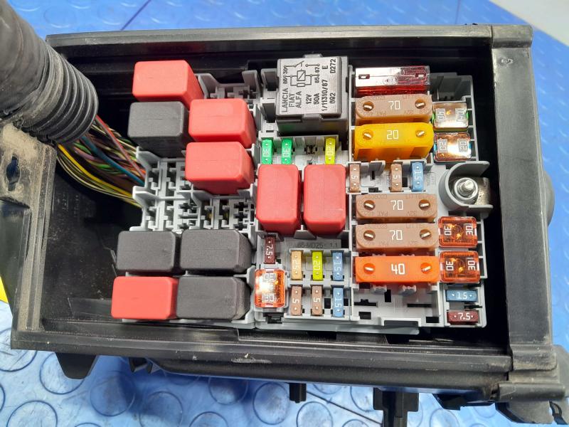 2015 Jeep Renegade Engine Fuse Box