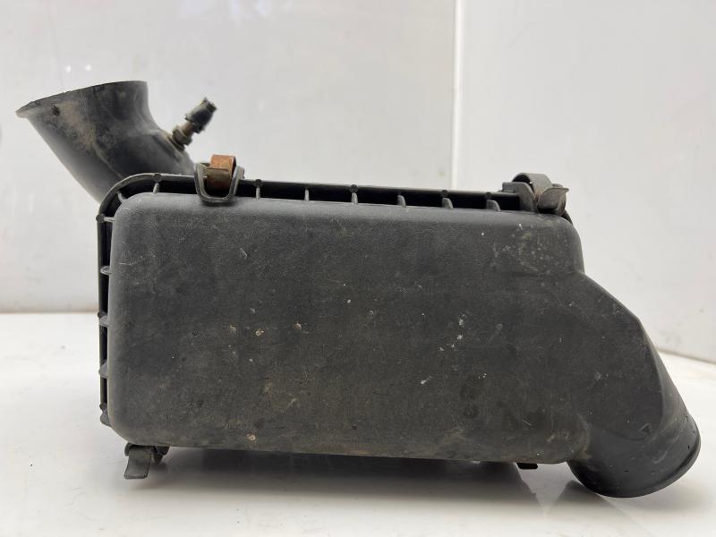 1999 Saturn Cpe Air Cleaner