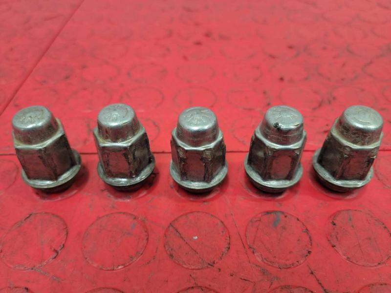 2007 Chevrolet Cobalt Lug Nuts