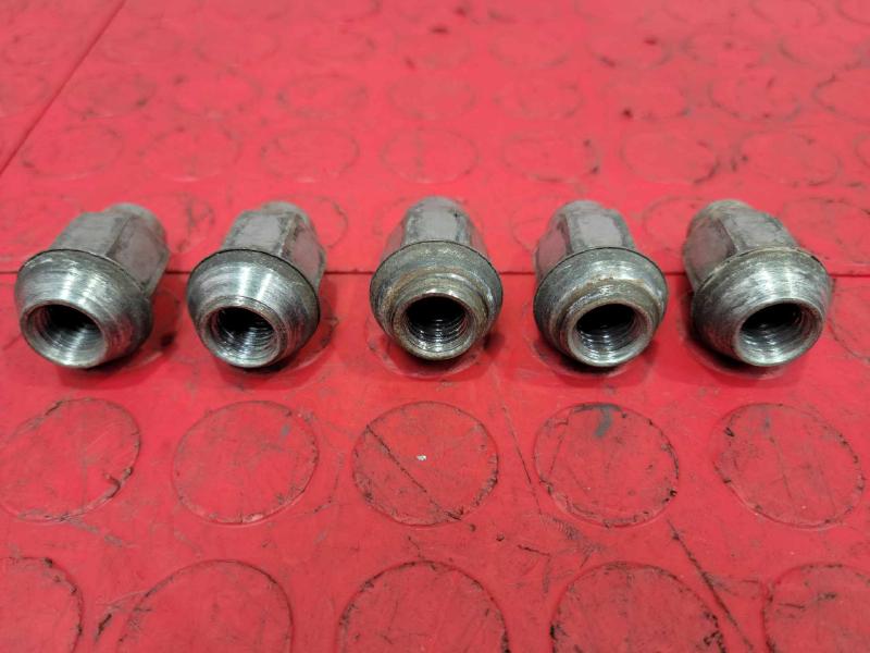 2007 Chevrolet Cobalt Lug Nuts