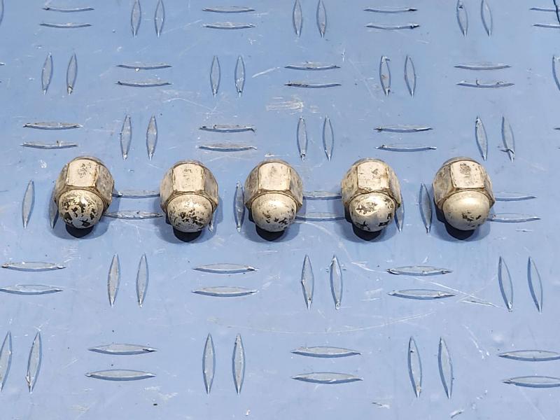 2013 Toyota Camry Lug Nuts