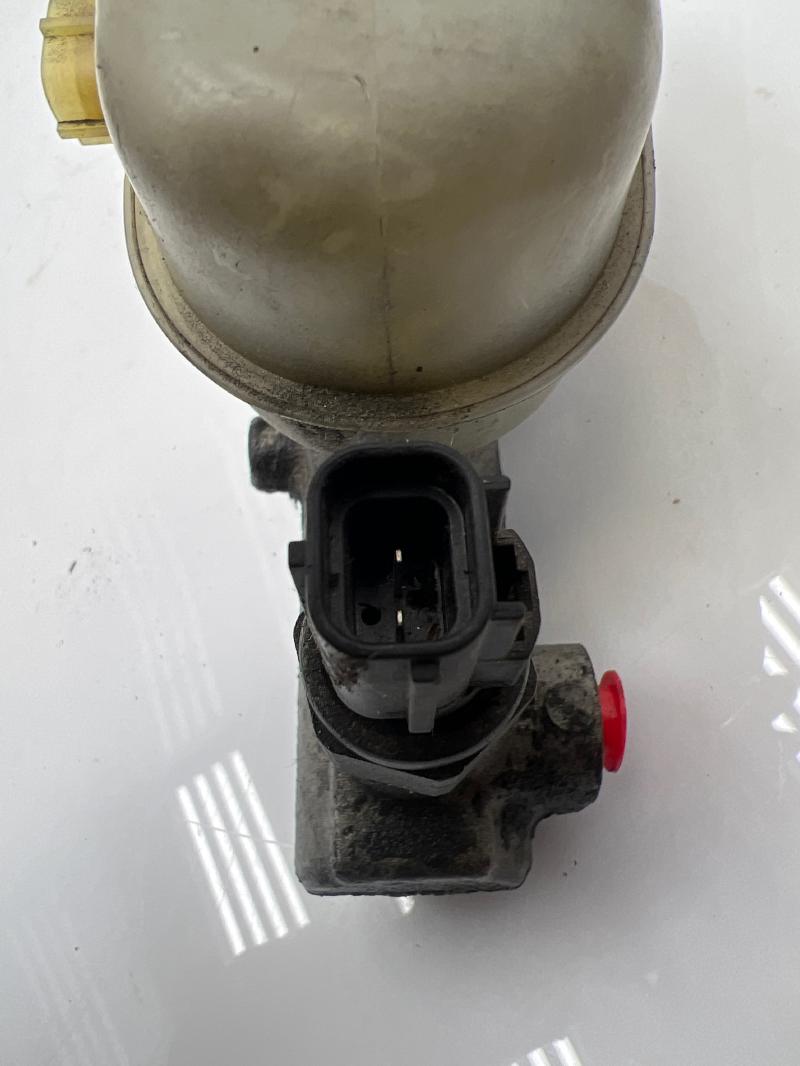 2003 - 2005 Lincoln Aviator Brake Master Cylinder w/o ESC OEM F87Z2140EB