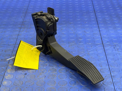 2020-2021 GMC Terrain Accelerator Pedal Assembly Genuine OEM Part 84366781