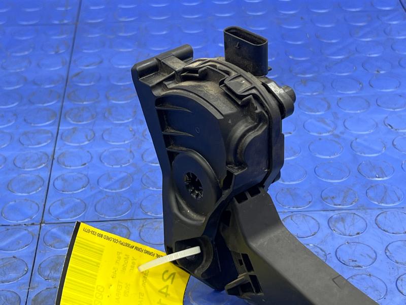 2020-2021 GMC Terrain Accelerator Pedal Assembly Genuine OEM Part 84366781