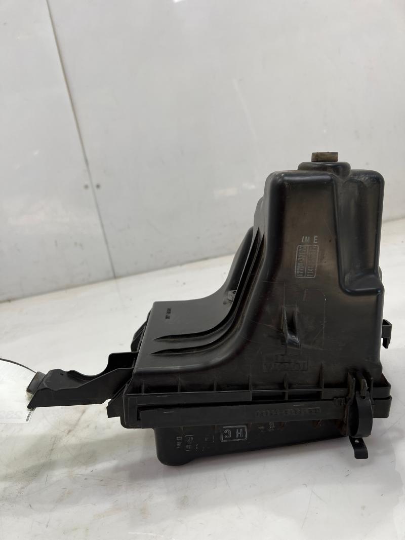 2010 - 2015 Toyota Prius 1.8L Air Cleaner Box Assembly OEM 1770037261