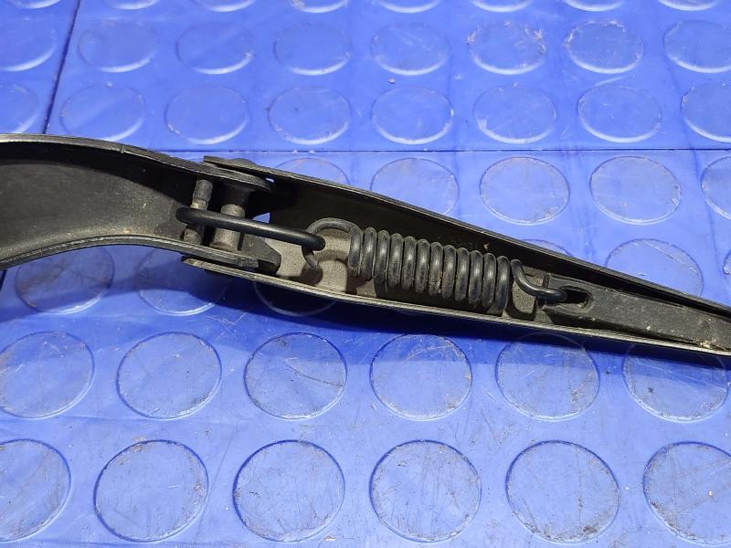 2008 BMW 128i Wiper Arm
