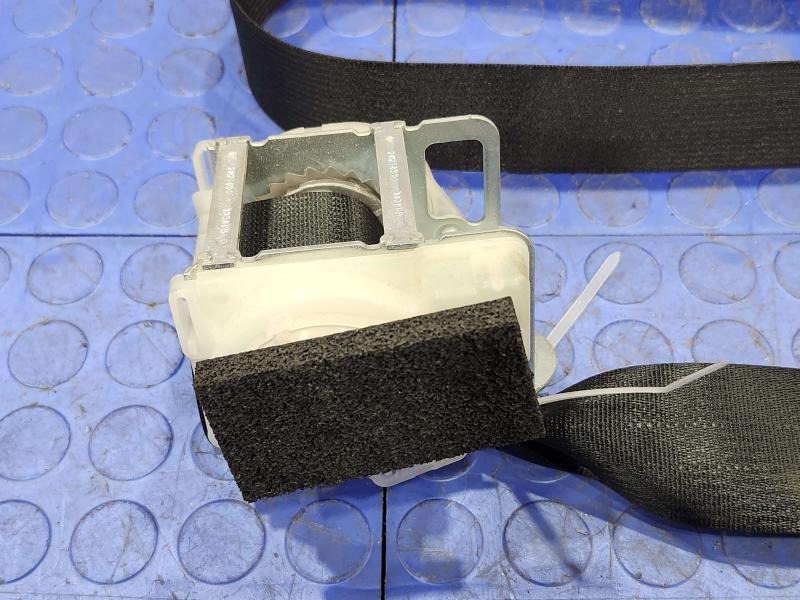 2013 Chrysler 300 Rear Seat Belt