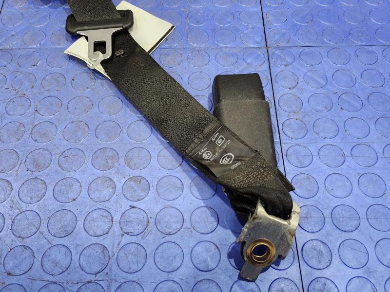 2013 Chrysler 300 Rear Seat Belt