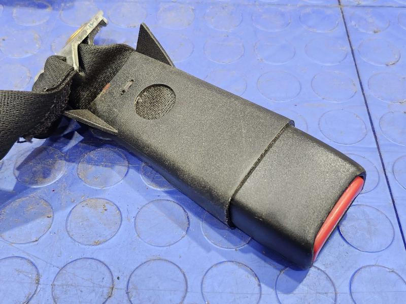 2013 Chrysler 300 Rear Seat Belt