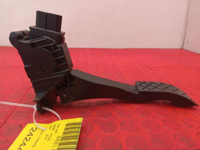 2018-2021 Volkswagen Atlas Accelerator Pedal Assembly Genuine OEM 5Q1723503J