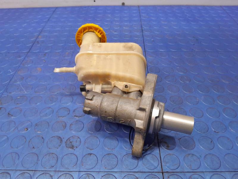 2015-2017 Chrysler 200 Brake Master Cylinder Assembly Genuine OEM 68245358AA