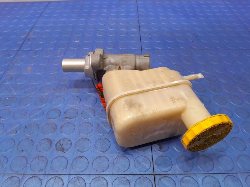 2015-2017 Chrysler 200 Brake Master Cylinder Assembly Genuine OEM 68245358AA