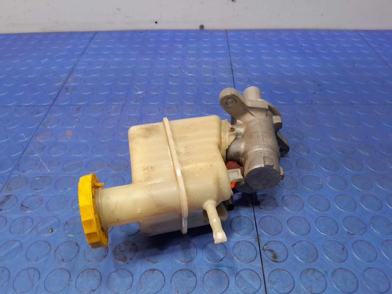 2015-2017 Chrysler 200 Brake Master Cylinder Assembly Genuine OEM 68245358AA