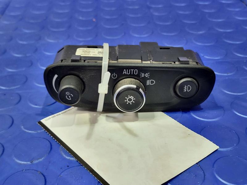 2019 GMC Terrain Headlight Switch (Dash Mtd)