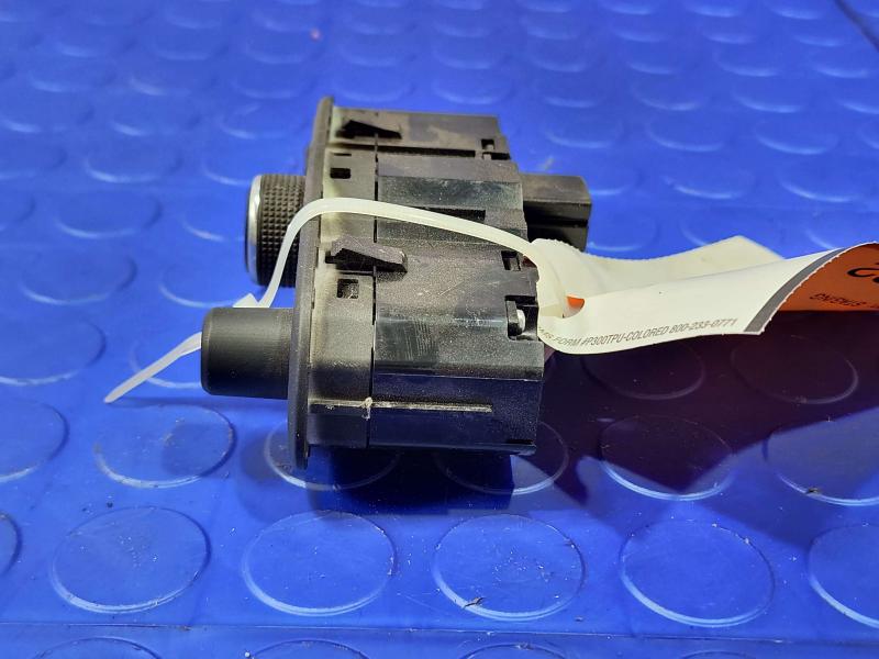 2019 GMC Terrain Headlight Switch (Dash Mtd)
