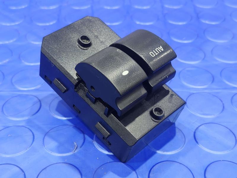 2019 Chevrolet Express 2500 Door Switch Front