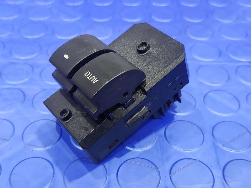 2019 Chevrolet Express 2500 Door Switch Front