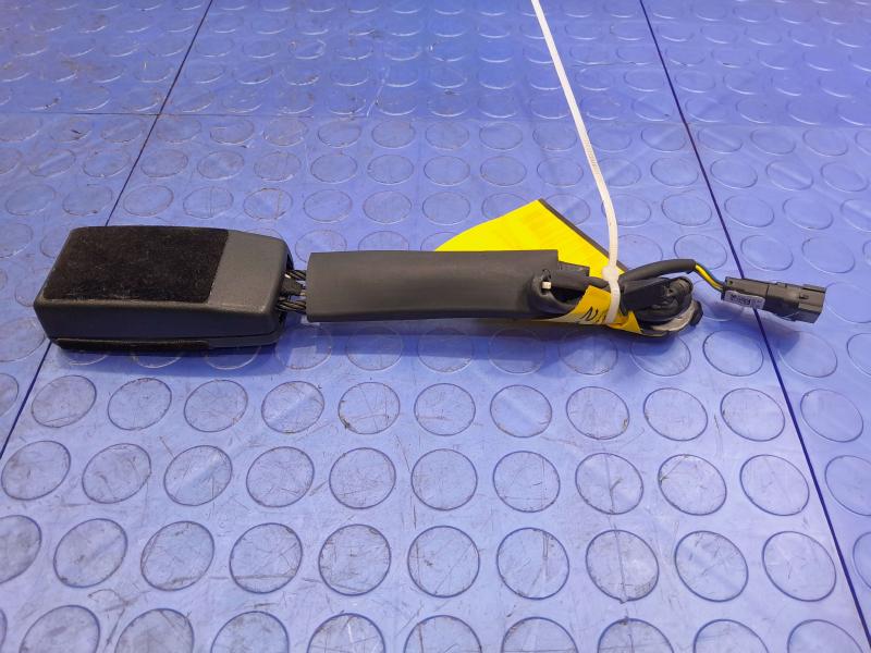 2017 Lincoln Continental Front Seat Belt