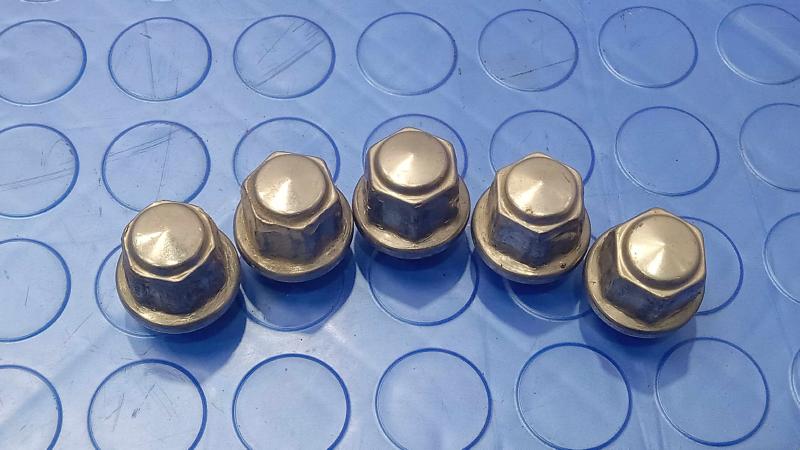 2013 Ford Escape Lug Nuts