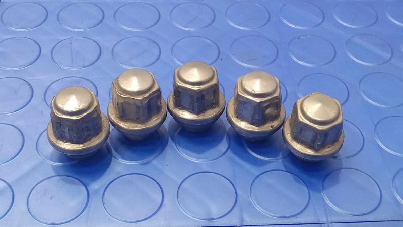2013 Ford Escape Lug Nuts