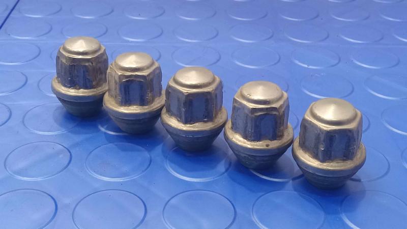 2013 Ford Escape Lug Nuts