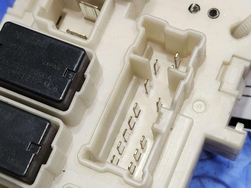 2014 Nissan Maxima Cabin Fuse Box