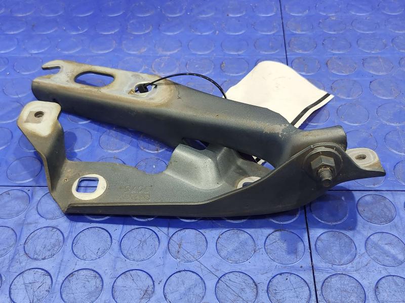 2009 Chevrolet Malibu Hood Hinge