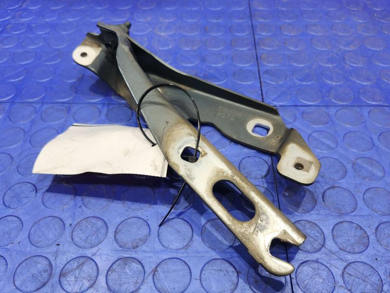 2009 Chevrolet Malibu Hood Hinge