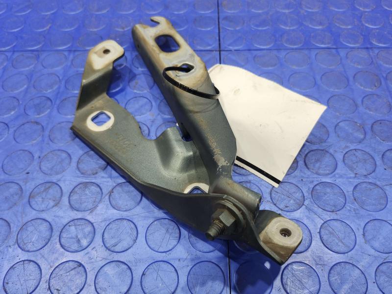 2009 Chevrolet Malibu Hood Hinge