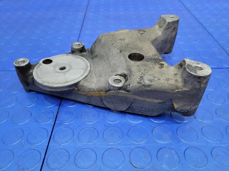 2010 Land Rover Range Rov Alternator Bracket