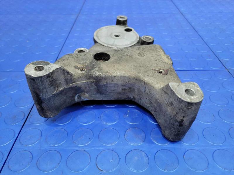 2010 Land Rover Range Rov Alternator Bracket