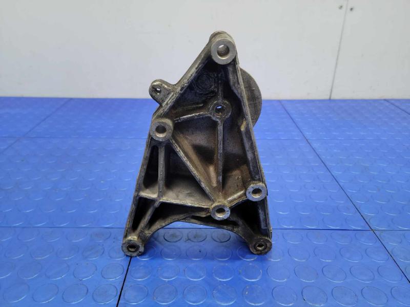 2010 Land Rover Range Rov Alternator Bracket