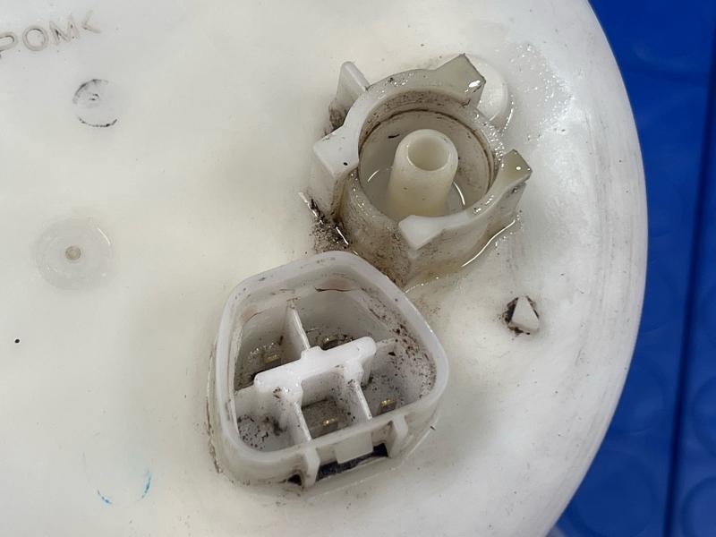 2011-2016 Toyota Sienna 3.5L 6 Cyl Fuel Pump Assembly Genuine OEM 7702008050