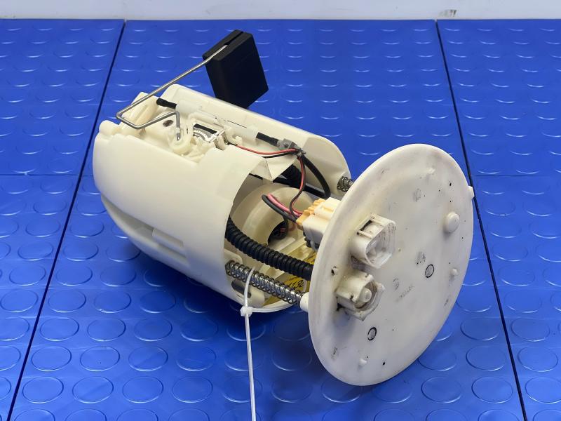2011-2016 Toyota Sienna 3.5L 6 Cyl Fuel Pump Assembly Genuine OEM 7702008050