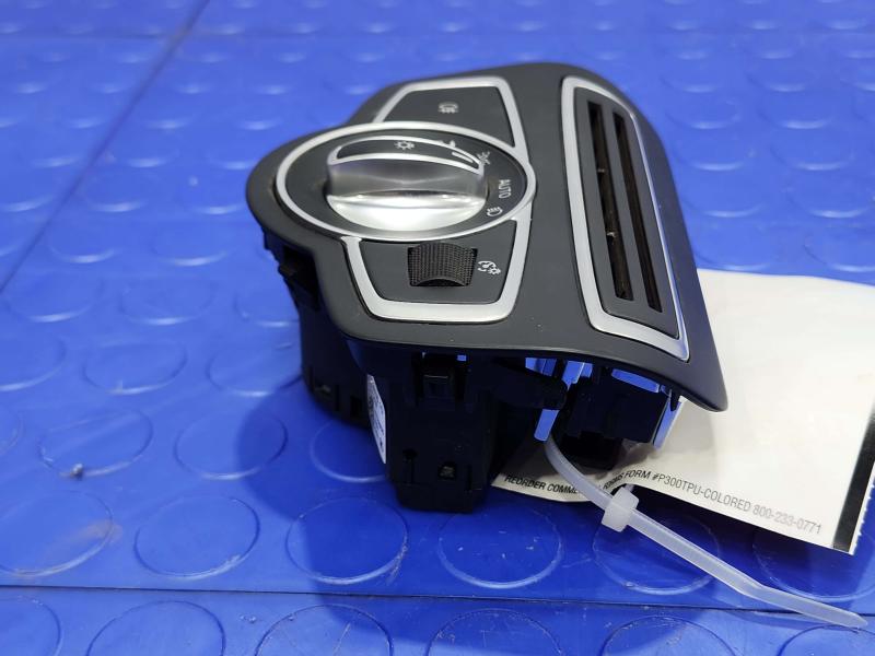 2017 Mercedes C-Class Headlight Switch (Dash Mtd)